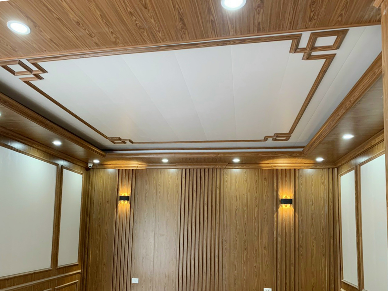 Thi công vách nhựa giả gỗ tại Hải Phòng
